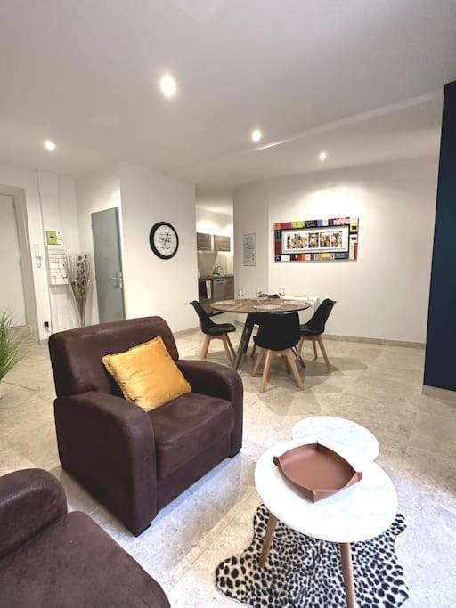 Appartement Centre Ville - Parking Prive - Wifi Nîmes Exterior photo